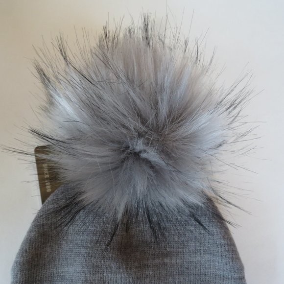 Carhartt Beanie Handmade in USA Pom Cap - Picture 2 of 7